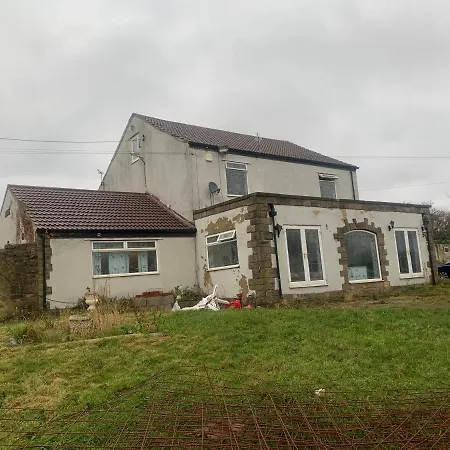Beautiful 5 Bed Farm Accommodation