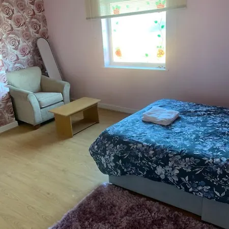 Beautiful 5 Bed Farm Accommodation *