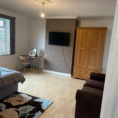 Beautiful 5 Bed Farm Accommodation *
